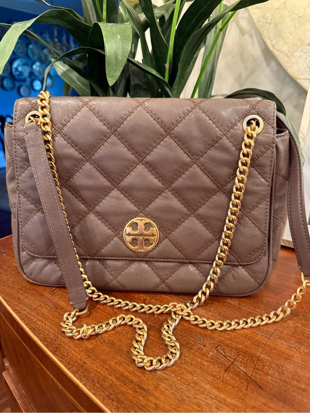 Tory Burch Willa Quilted Leather Shoulder Bag  with Gold Chain and Dust Cover